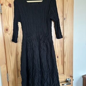 Alquema 3/4 Sleeve Smash Pocket Dress Sz2 Black Crinkle Pleated Modern.